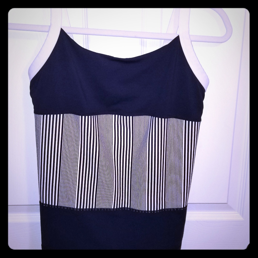 Size 8 Lululemon tank. EUC!!